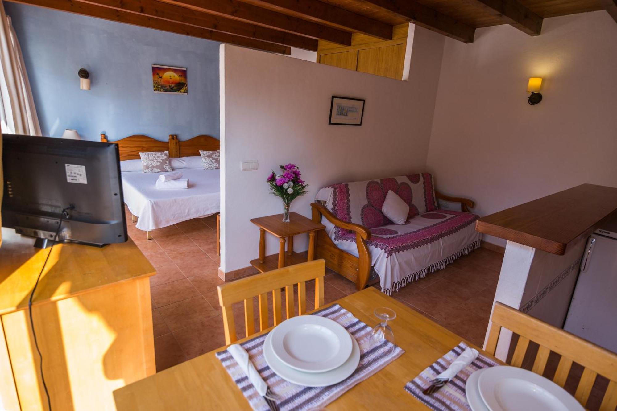 Hostal Cala Boix Es Cana Eksteriør billede