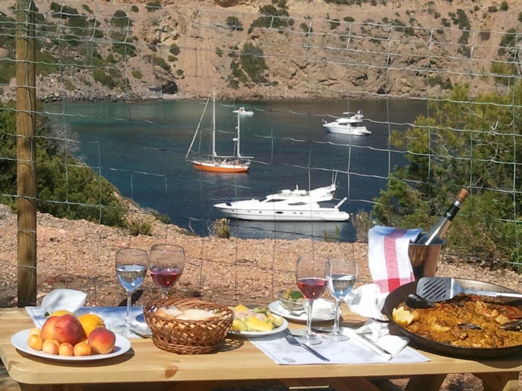 Hostal Cala Boix Es Cana Eksteriør billede