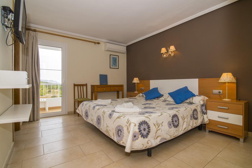 Hostal Cala Boix Es Cana Eksteriør billede