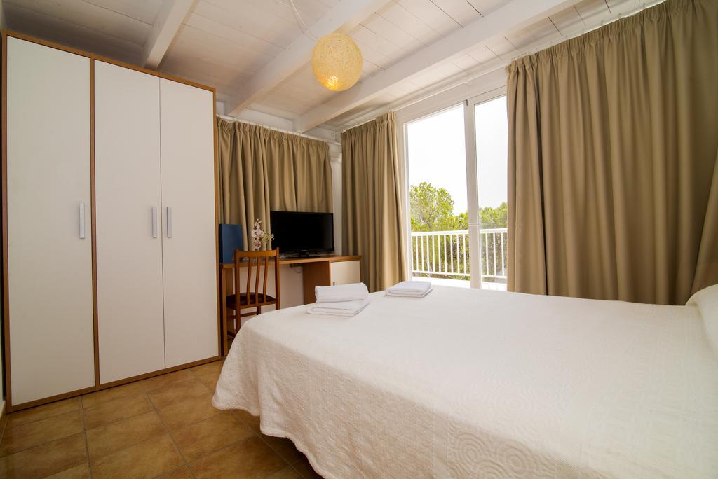 Hostal Cala Boix Es Cana Eksteriør billede