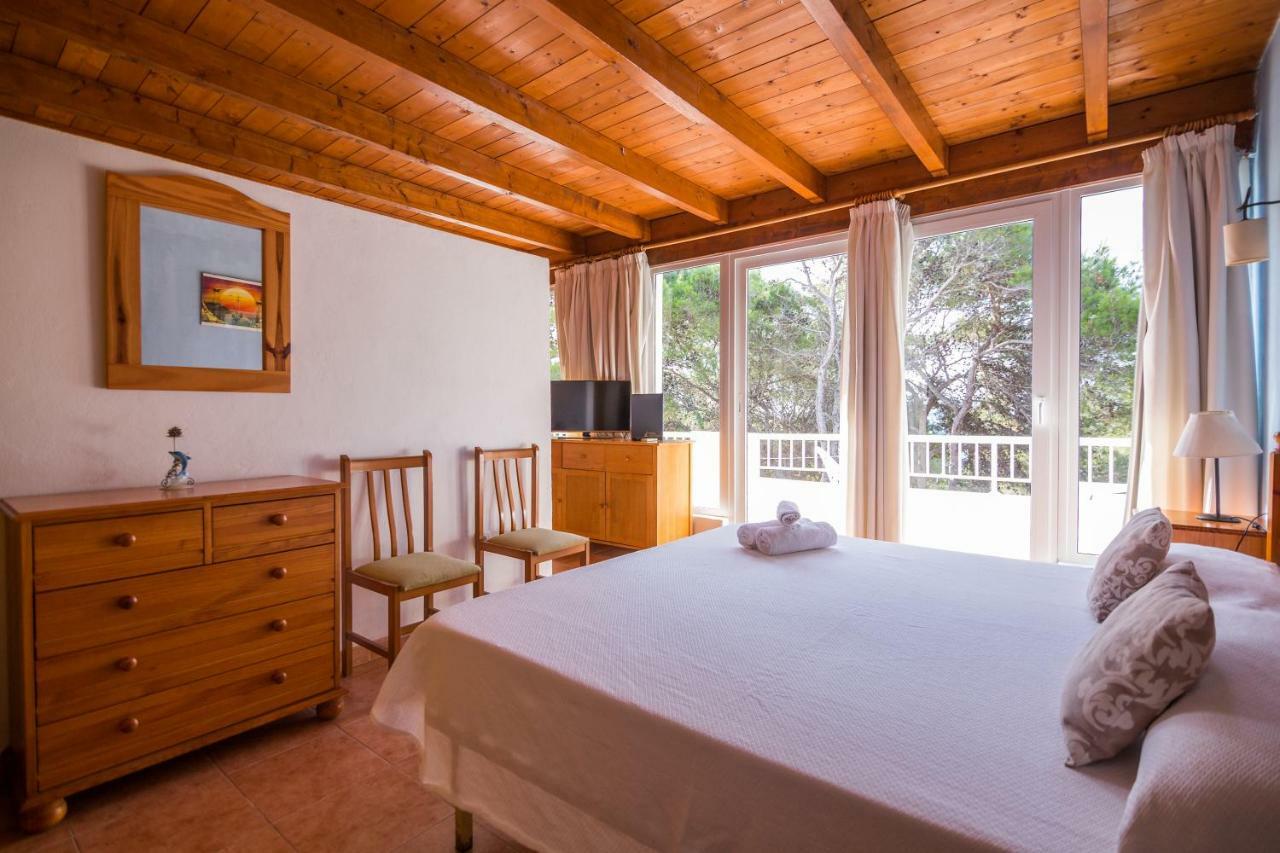 Hostal Cala Boix Es Cana Eksteriør billede