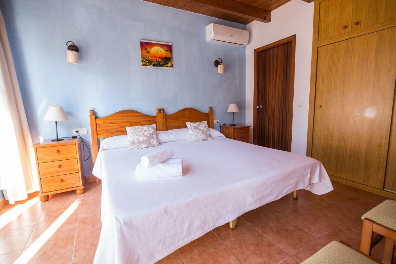 Hostal Cala Boix Es Cana Eksteriør billede