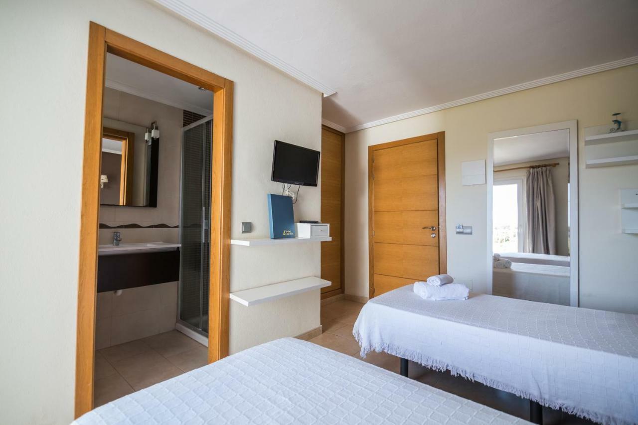 Hostal Cala Boix Es Cana Eksteriør billede