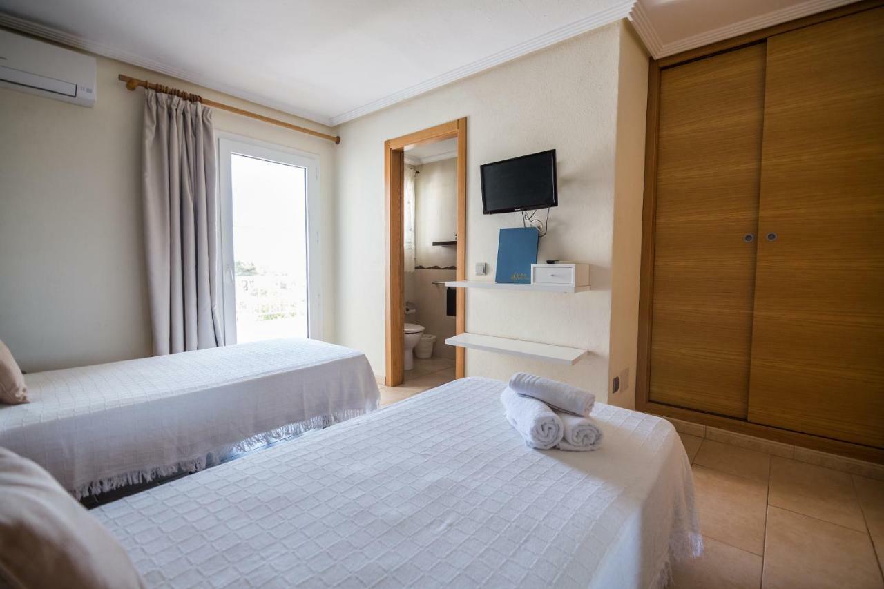 Hostal Cala Boix Es Cana Eksteriør billede